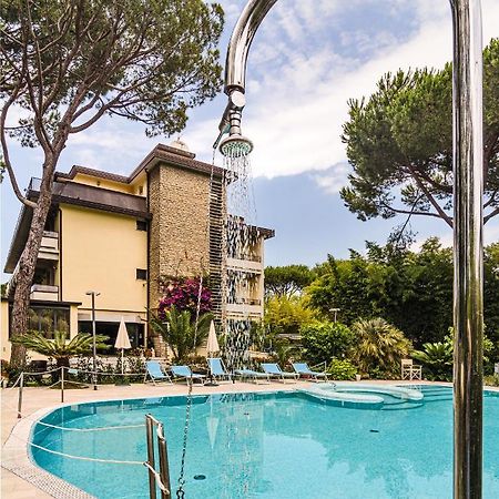 Hotel Nedy Marina di Massa Bagian luar foto