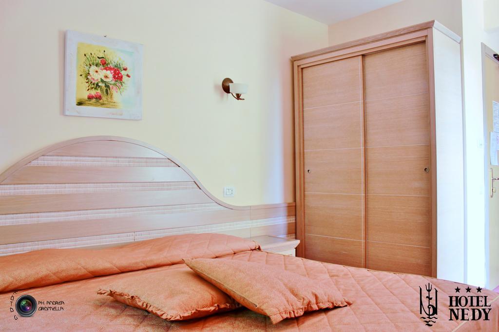 Hotel Nedy Marina di Massa Bagian luar foto