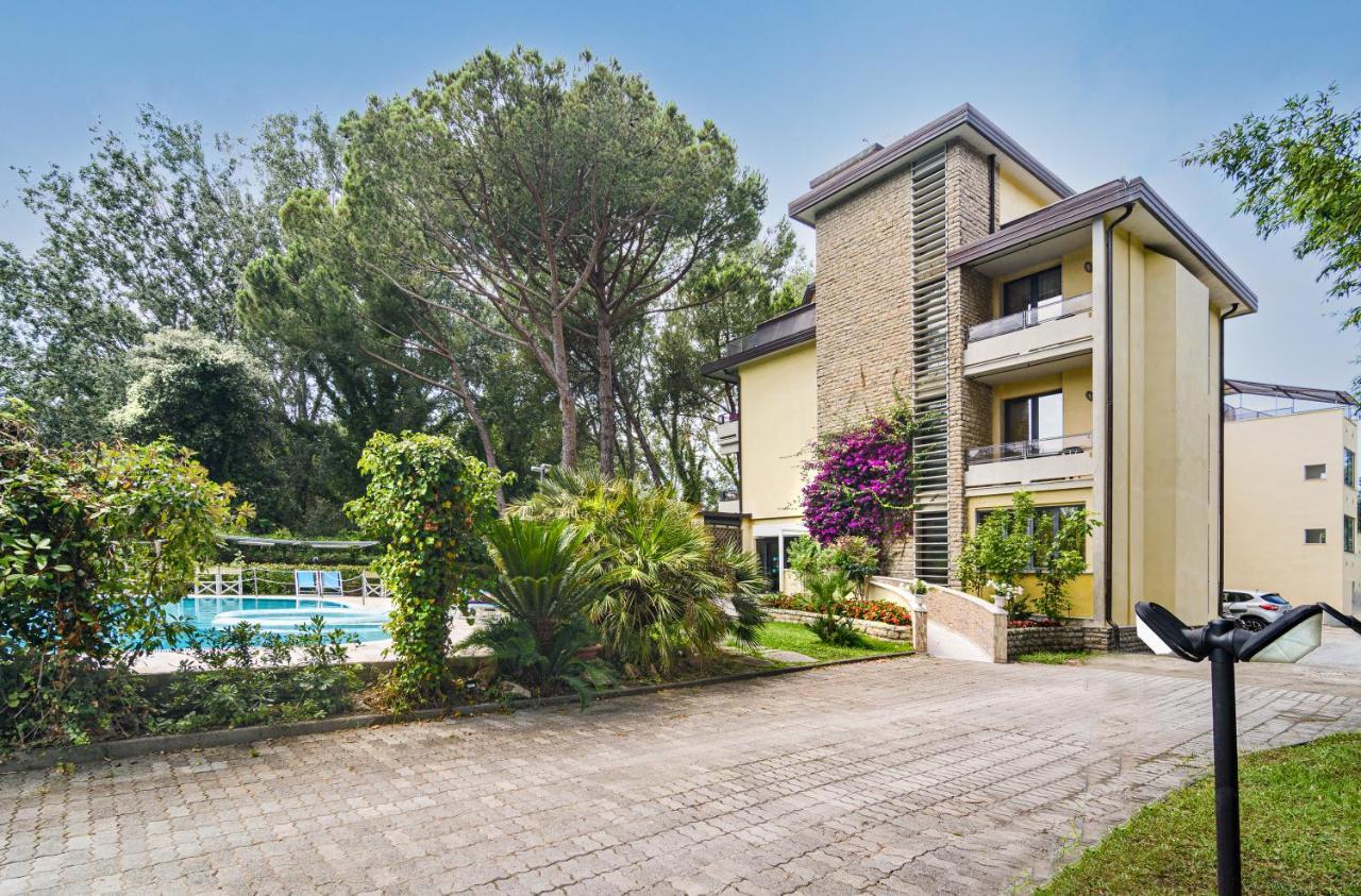 Hotel Nedy Marina di Massa Bagian luar foto