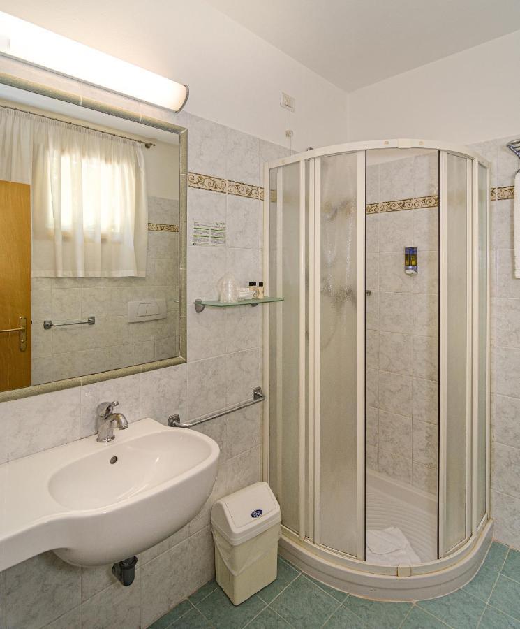Hotel Nedy Marina di Massa Bagian luar foto