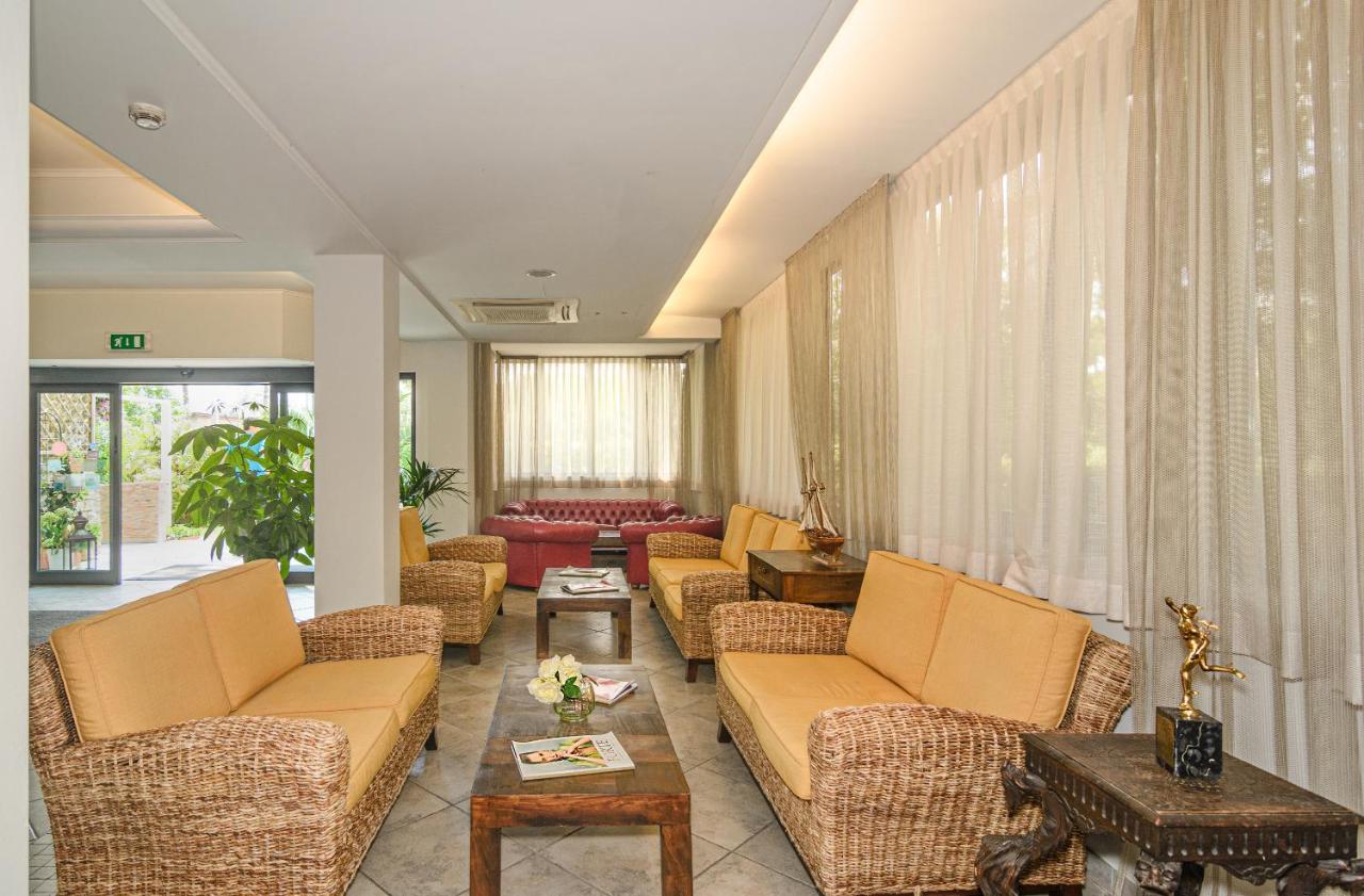 Hotel Nedy Marina di Massa Bagian luar foto