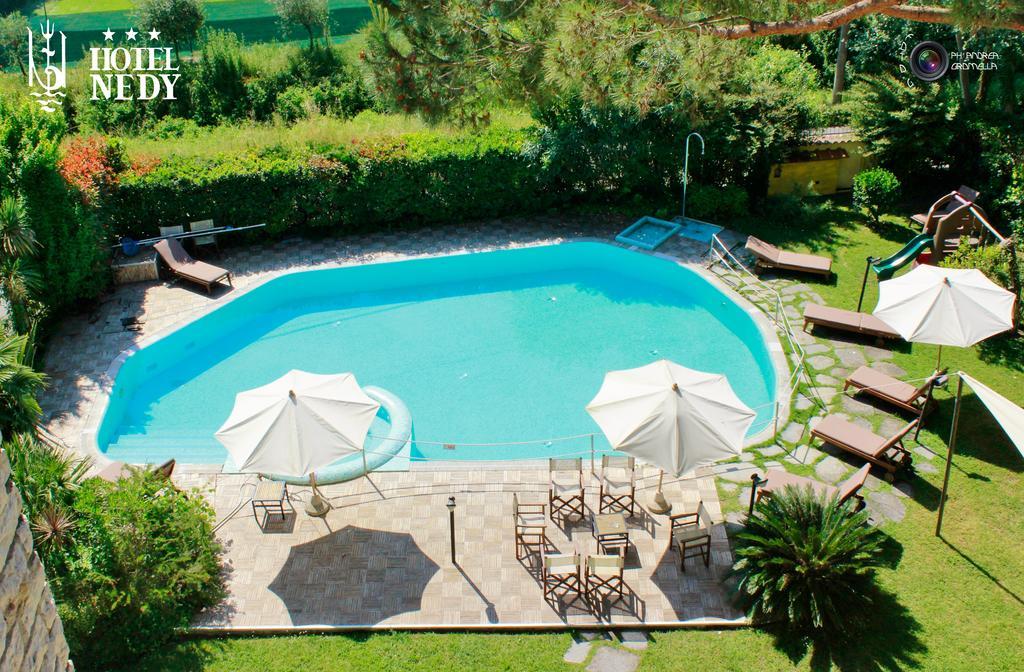 Hotel Nedy Marina di Massa Bagian luar foto