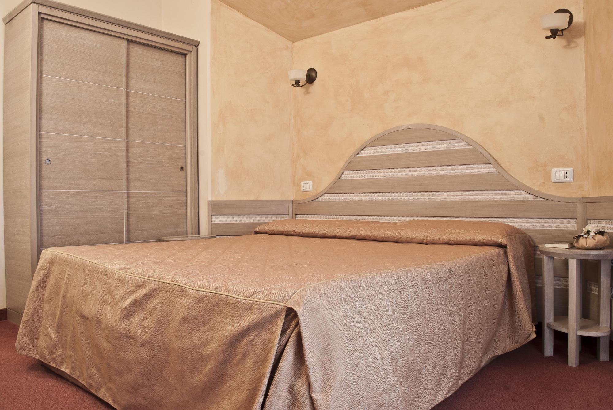 Hotel Nedy Marina di Massa Bagian luar foto