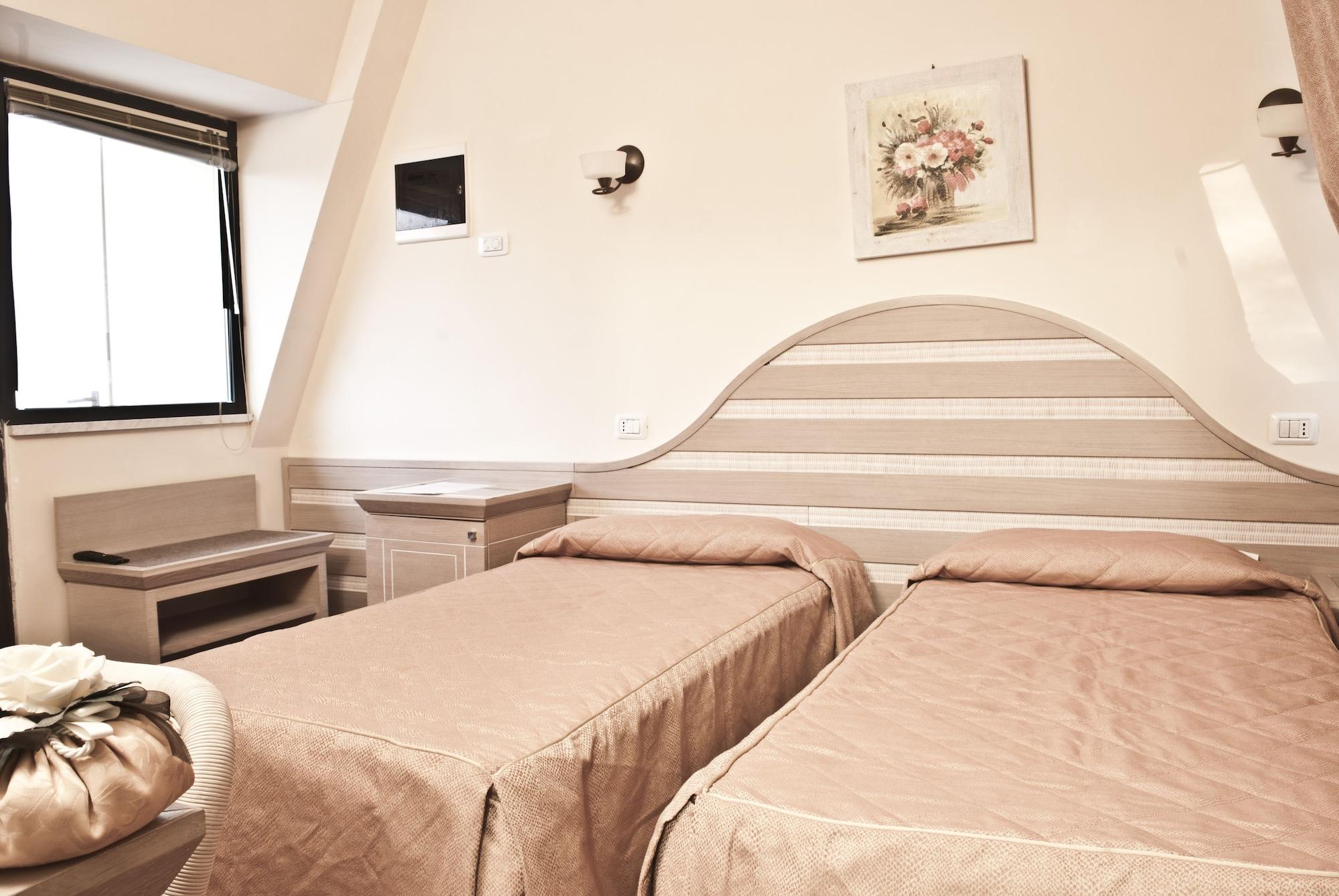 Hotel Nedy Marina di Massa Bagian luar foto