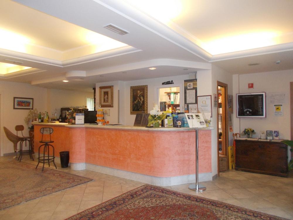 Hotel Nedy Marina di Massa Bagian luar foto